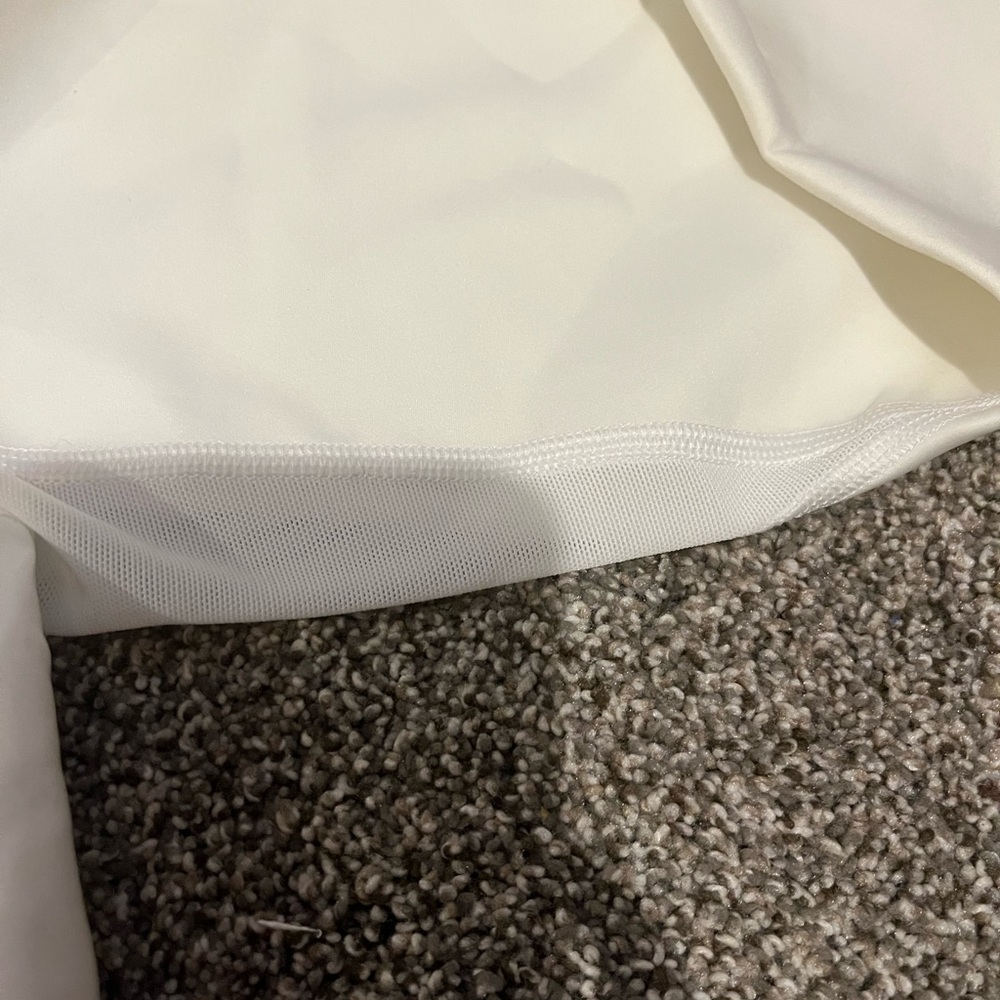 NWT🩷ON RUNNING🤍LONG SLEEVE WORKOUT TOP & LEGGINGS - Picture 16 of 16